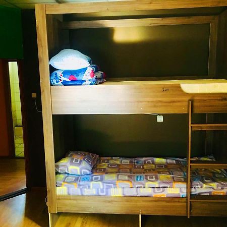 Apelsin Hostel Almaty Eksteriør billede