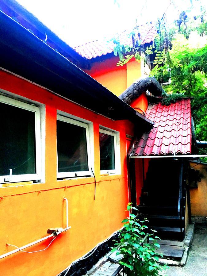 Apelsin Hostel Almaty Eksteriør billede